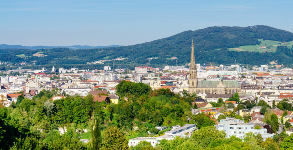 Blick vom Standort Kollegium Aloisianum, Freinbergstraße 32 auf Linz