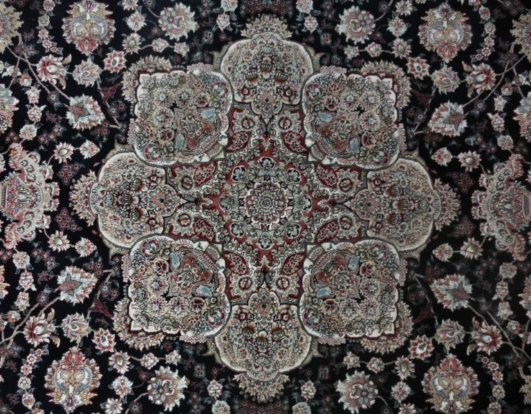 Toranj_-_special_circular_design_of_Iranian_carpets
