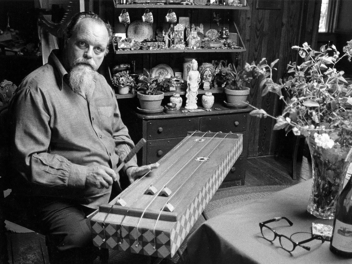 lou-harrison_instrument
