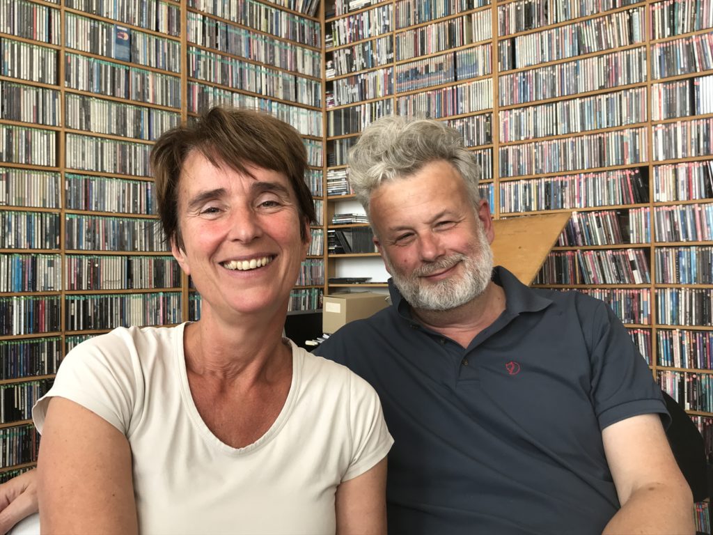 Thijs Dercksen met Pauline Verburg op de redactie van de Concertzender