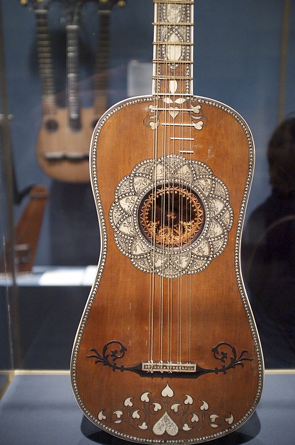 Baroque_guitar_(ca.1630-50),_Matteo_Sellas,_The_Met,_NYC