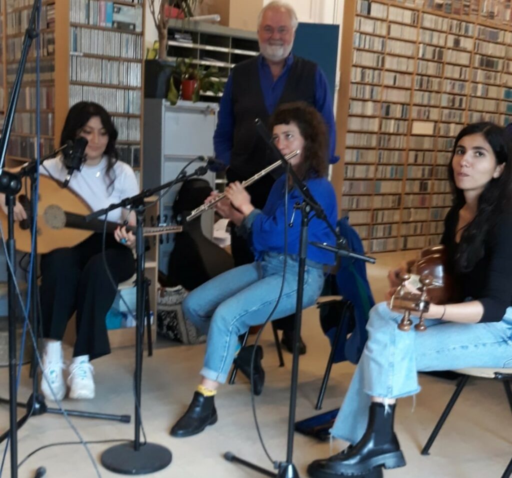 Jawa Manla Ensemble en EJ crop.