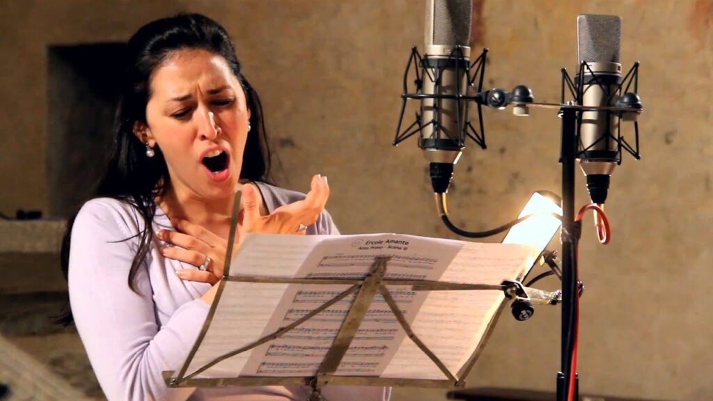Mariana Flores bron Outhere Music