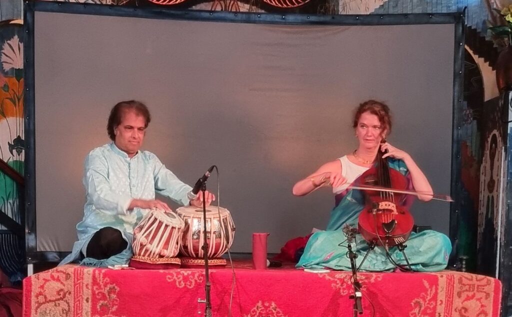 Saskia Rao de Haas en Pandit Sandip Bhattacharya